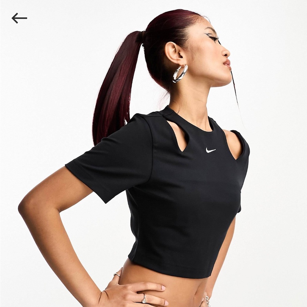 Nike Essential Top - image 1